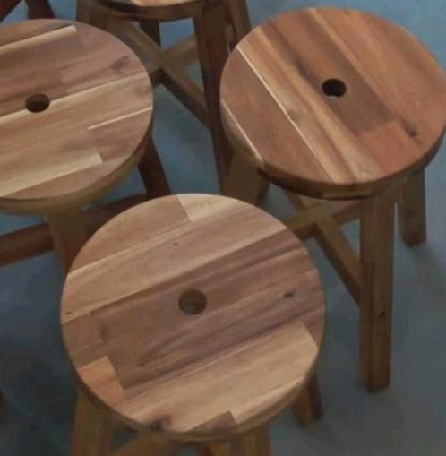 2x Ikea Skogsta hoge kruk plantentafel acacia hout 70cm, Huis en Inrichting, Krukjes, Gebruikt, Hout, Ophalen of Verzenden