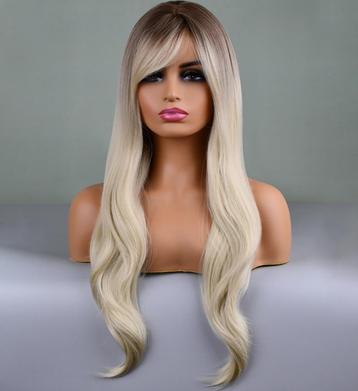 Lange Blonde Vrouwen Pruik Met Slag Dames Golven Blond Haar beschikbaar voor biedingen