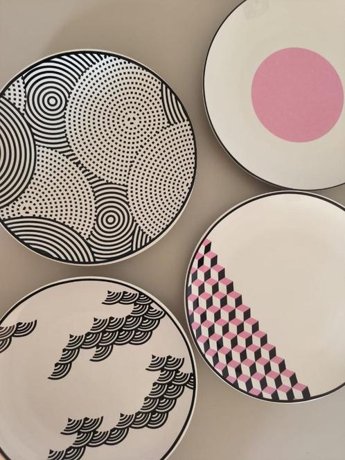 Bordenset 4 stuks Ikea (limited edition), Huis en Inrichting, Keuken | Servies, Nieuw, Bord(en), Overige stijlen, Ophalen