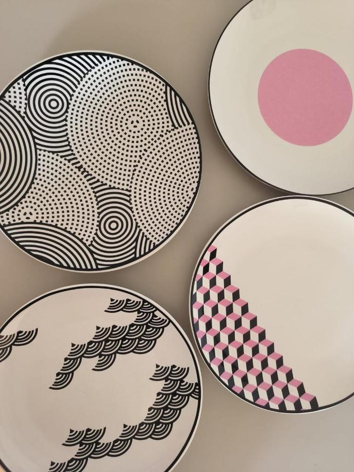 Bordenset 4 stuks Ikea (limited edition), Huis en Inrichting, Keuken | Servies, Nieuw, Bord(en), Overige stijlen, Ophalen