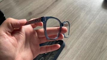 Montuur tommy hilfiger.  beschikbaar voor biedingen