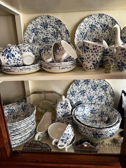 bouquet royal tudor servies compleet, Antiek en Kunst, Antiek | Servies compleet, Ophalen