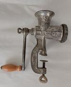 Antieke vleesmolen van gietijzer, Ophalen of Verzenden