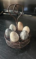 Gietijzeren eierhouder met 6 marmeren eieren, 22cm hoog, Ophalen of Verzenden, Zo goed als nieuw