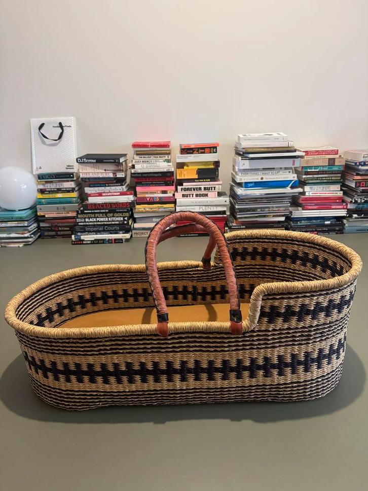 NIEUW: Mozes Mand met Matras en Hoeslakens (The Kind Label), Kinderen en Baby's, Babywiegjes en Ledikanten, Zo goed als nieuw