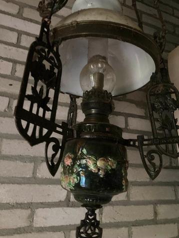 Jugendstill hangende petroleumlamp (elektriciteit) majolica beschikbaar voor biedingen