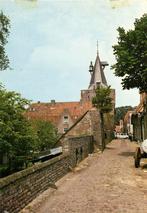 Elburg, Oude Stadsmuur met Vispoort - auto volk - 1971 gelop, Ophalen of Verzenden, Voor 1920, Gelopen, Gelderland