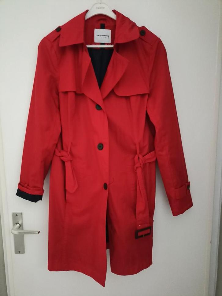 Rode trenchcoat tot boven de knie. Maat 38, Kleding | Dames, Jassen | Zomer, Zo goed als nieuw, Maat 38/40 (M), Rood, Ophalen of Verzenden