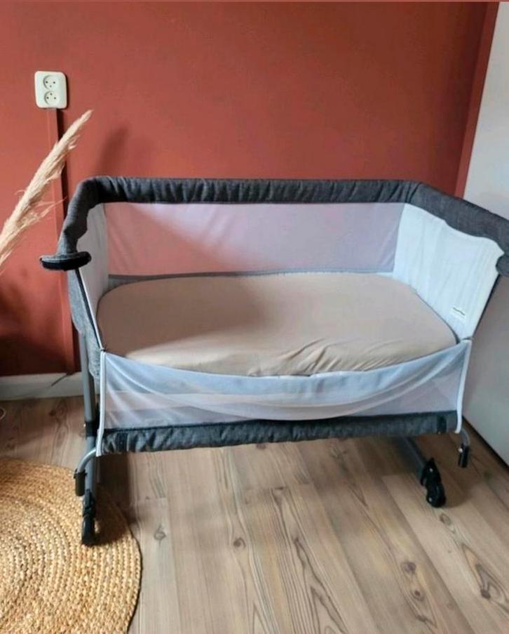 Co-sleeper We-Too, Kinderen en Baby's, Kinderkamer | Bedden, Zo goed als nieuw, Minder dan 140 cm, Minder dan 70 cm, Ophalen