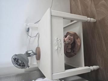 Twee nachtkastjes. Twee voor 12 euro! beschikbaar voor biedingen