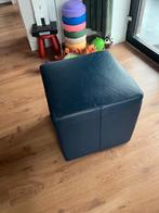 Mooie leren donkerblauwe poef, Ophalen, Zo goed als nieuw, 50 tot 75 cm, 50 tot 75 cm