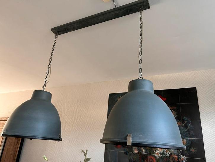 Industriële hanglamp met twee kappen, Huis en Inrichting, Lampen | Hanglampen, Zo goed als nieuw, 75 cm of meer, Metaal, Ophalen of Verzenden