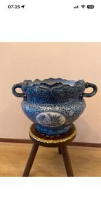 Een blauwe aardewerk bloempot met oren., Antiek en Kunst, Ophalen of Verzenden