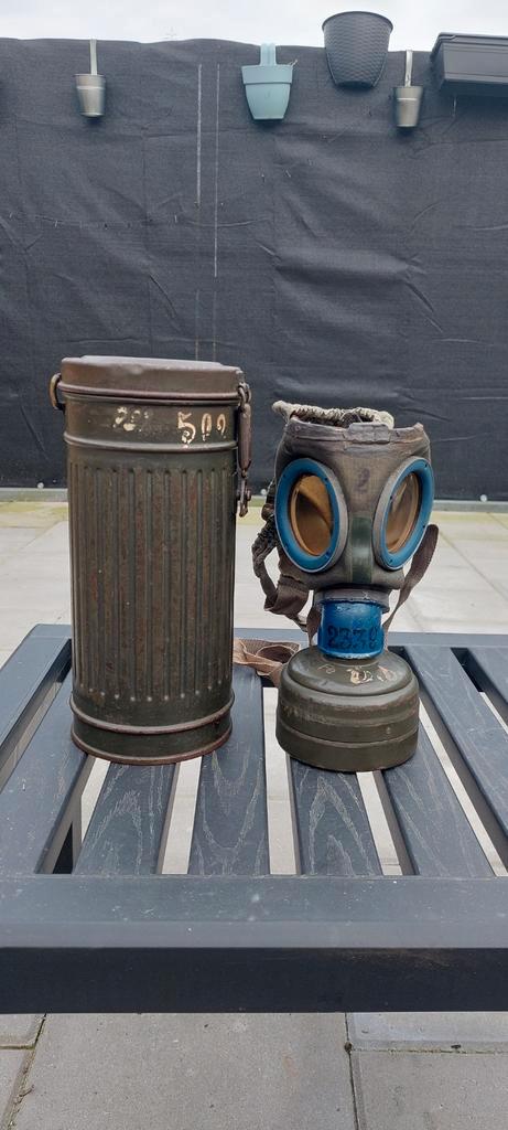 Duits gasmasker + bus 1944, Verzamelen, Militaria | Tweede Wereldoorlog, Landmacht, Overige typen, Duitsland, Ophalen of Verzenden