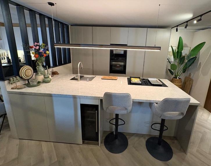 Luxe hoogwaardige showroom keuken met veel luxe, Huis en Inrichting, Keuken | Complete keukens, Nieuw, Overige typen, Composiet
