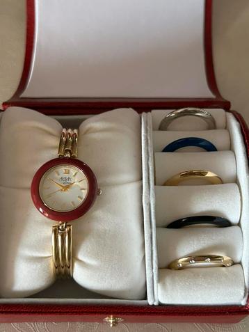 Dames Horloge, met 6 verwisselbare ringen beschikbaar voor biedingen