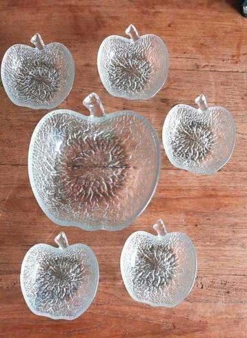 Leuke vintage appel schalen set beschikbaar voor biedingen