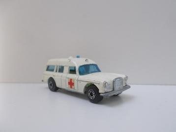 4273 Mercedes-Benz Binz Ambulance Lesney Matchbox Superfast