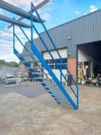 Stalen trap blauw. Hoog 2.32mtr. Nob098, Ophalen, Zo goed als nieuw, 2 tot 4 meter