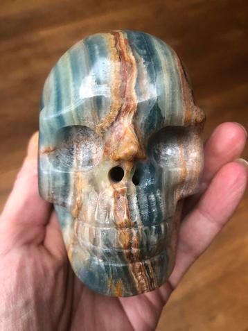 Blauwe Onyx Schedel 630 gram beschikbaar voor biedingen