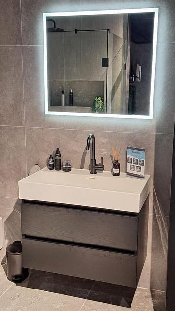 Badmeubel 80cm met kraan en spiegel.  beschikbaar voor biedingen