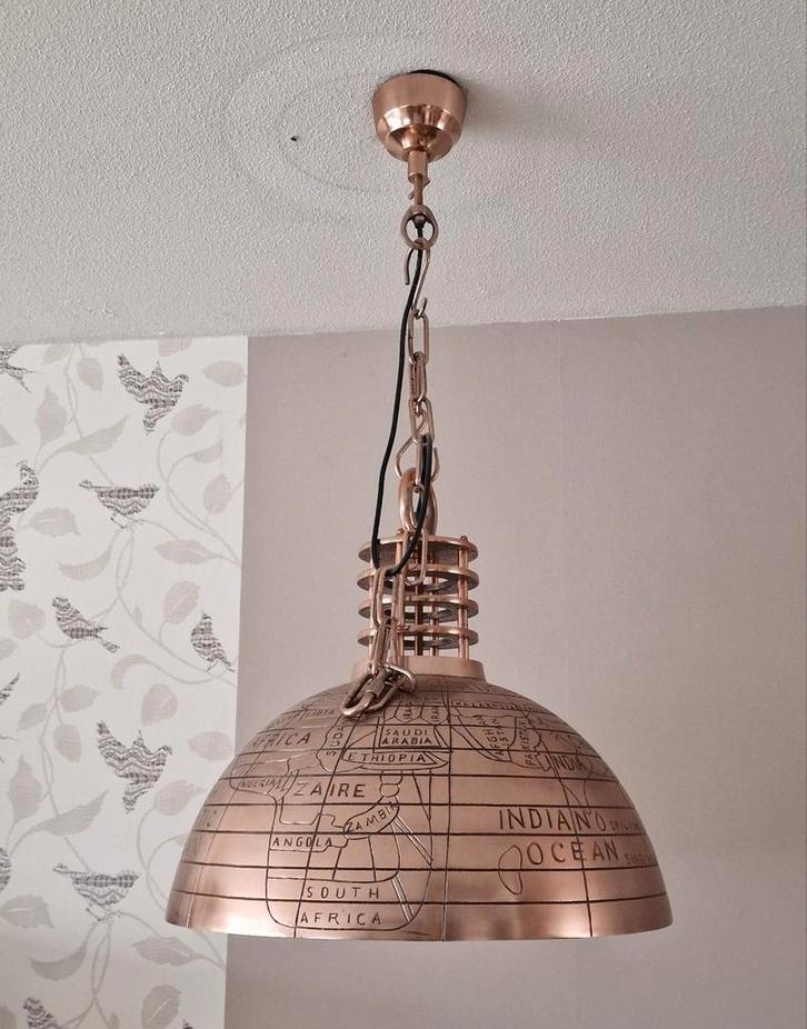Vintage Wereldkaart Hanglamp koperkleur metaal, Huis en Inrichting, Lampen | Hanglampen, Zo goed als nieuw, 50 tot 75 cm, Metaal