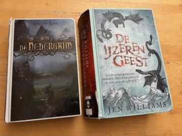 Twee fantasy-boeken te koop beschikbaar voor biedingen