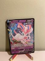 Sylveon V, Hobby en Vrije tijd, Verzamelkaartspellen | Pokémon, Ophalen of Verzenden, Zo goed als nieuw