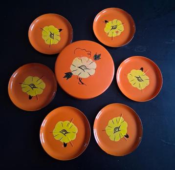 Vintage oranje setje onderzetters in bijpassende doos beschikbaar voor biedingen