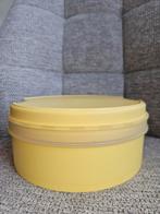 Tupperware Koektrommel - Geel, Huis en Inrichting, Keuken | Tupperware, Ophalen of Verzenden, Gebruikt, Geel, Bus of Trommel