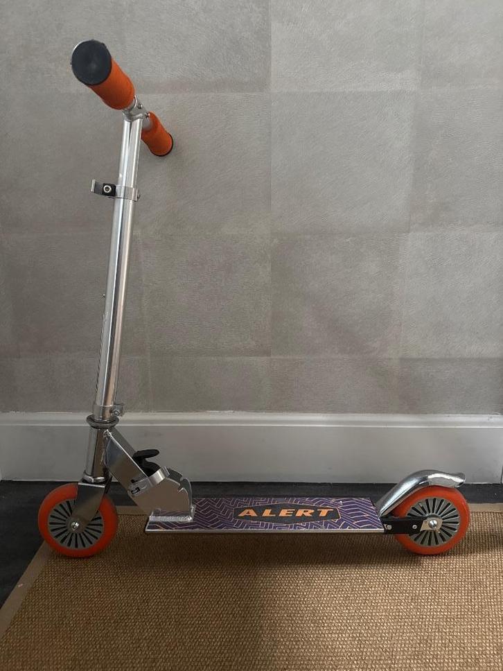 RVS alert step, Fietsen en Brommers, Steps, Zo goed als nieuw, Gewone step, Ophalen