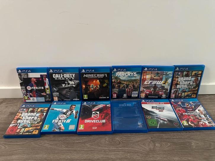 Ps4 + 2 controllers + ps4 games, Spelcomputers en Games, Games | Sony PlayStation 4, Zo goed als nieuw, Overige genres, 3 spelers of meer