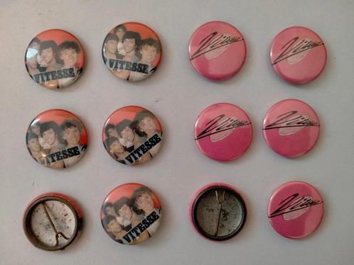 Vitesse Herman van Boeyen buttons logo band rock pop vintage, Verzamelen, Muziek, Artiesten en Beroemdheden, Zo goed als nieuw