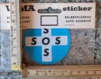 Vintage sticker SOS in een wit kruis. Autosticker Vama, Verzamelen, Ophalen of Verzenden, Zo goed als nieuw