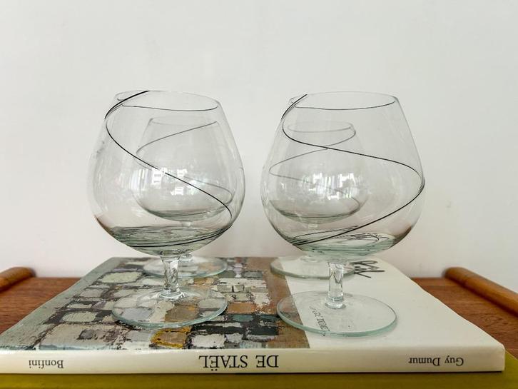 4x Kosta Boda the line black cognacglazen, Verzamelen, Glas en Borrelglaasjes, Gebruikt, Overige typen, Ophalen of Verzenden