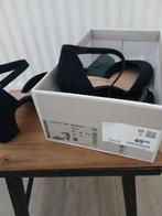 Suede Dames pumps .tamaris mt. 39 ris, Tamaris, Blauw, Ophalen of Verzenden, Zo goed als nieuw