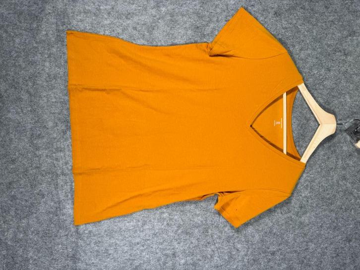 Amazon Essentials V‑neck tee – size XL, Kleding | Dames, T-shirts, Nieuw, Maat 46/48 (XL) of groter, Oranje, Korte mouw, Ophalen of Verzenden