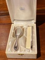 Frans zilveren kapsetje met parelrand, babyborstel en kam, Antiek en Kunst, Ophalen of Verzenden, Zilver