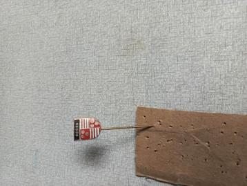 Geëmailleerd speldje van "Doorn". beschikbaar voor biedingen