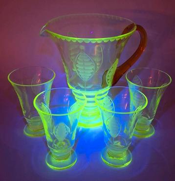 Set Antiek Art Deco Uranium Glas  beschikbaar voor biedingen