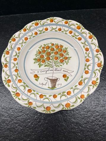 Antieke sierbord 'D'Oranjeboom' beschikbaar voor biedingen