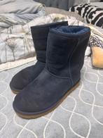 UGG classic, Kleding | Dames, Schoenen, Ophalen of Verzenden, Zo goed als nieuw, Zwart