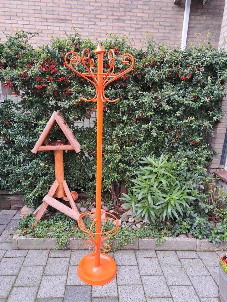 Oranje metalen kapstok, Huis en Inrichting, Woonaccessoires | Kapstokken, Gebruikt, Staande kapstok, 150 tot 200 cm, Metaal, Ophalen