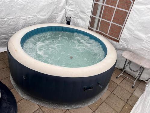 6pers Jacuzzi met doos en toebehoren, Tuin en Terras, Bubbelbaden en Hottubs, Zo goed als nieuw, Filter, Ophalen