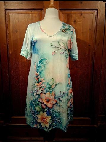 mooie jurk lichtgroen/blauw bloemen 48/50 beschikbaar voor biedingen