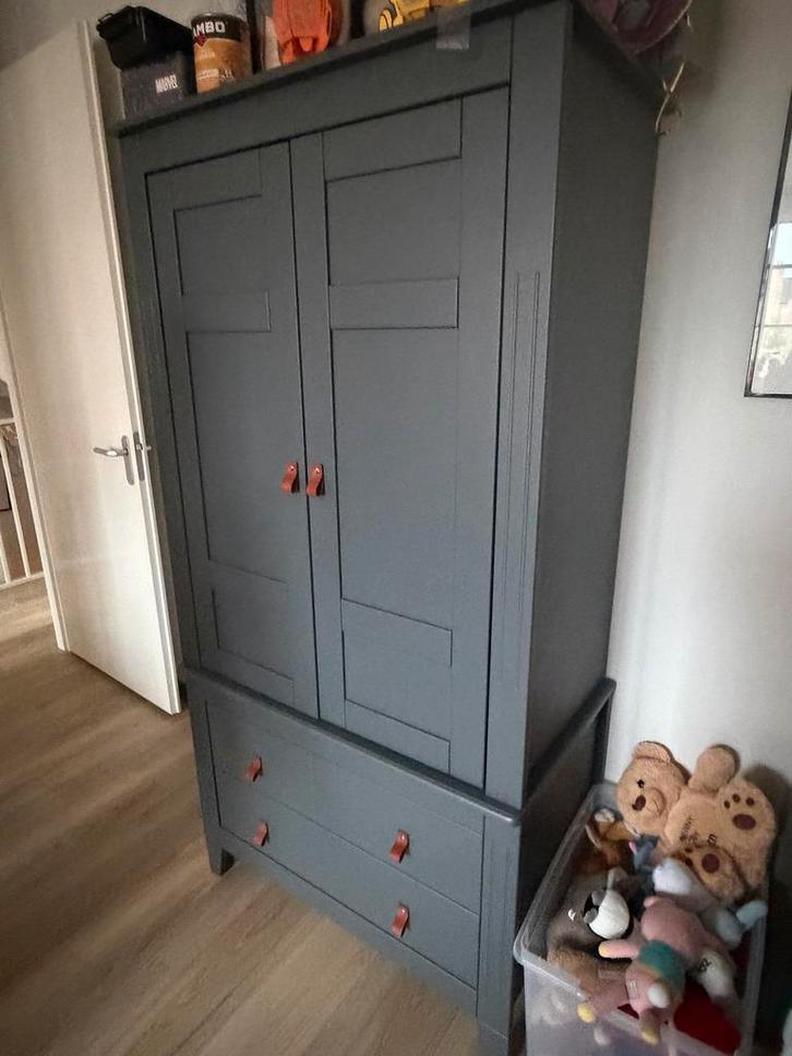 Kinderkamer set: Kledingkast & Commode - Dark, Huis en Inrichting, Kasten | Kledingkasten, Gebruikt, 150 tot 200 cm, 100 tot 150 cm