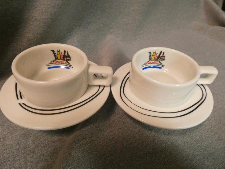 Mosa Jan des Bouvrie koffiekop met schotel 2 x, Huis en Inrichting, Keuken | Servies, Gebruikt, Kop(pen) en/of Schotel(s), Overige stijlen