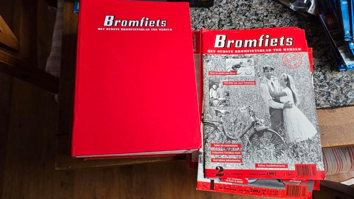 Diverse bladen blad Bromfiets., Fietsen en Brommers, Handleidingen en Instructieboekjes, Gebruikt, Ophalen of Verzenden