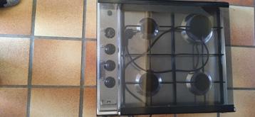 Gaskookplaat met 4 zones. Mist 1 knop. beschikbaar voor biedingen