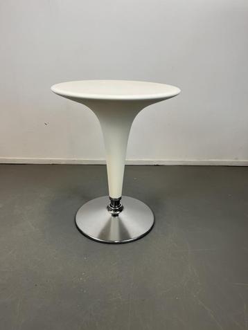 1 Bombo tafel Wit met gasveer rond 55 cm beschikbaar voor biedingen